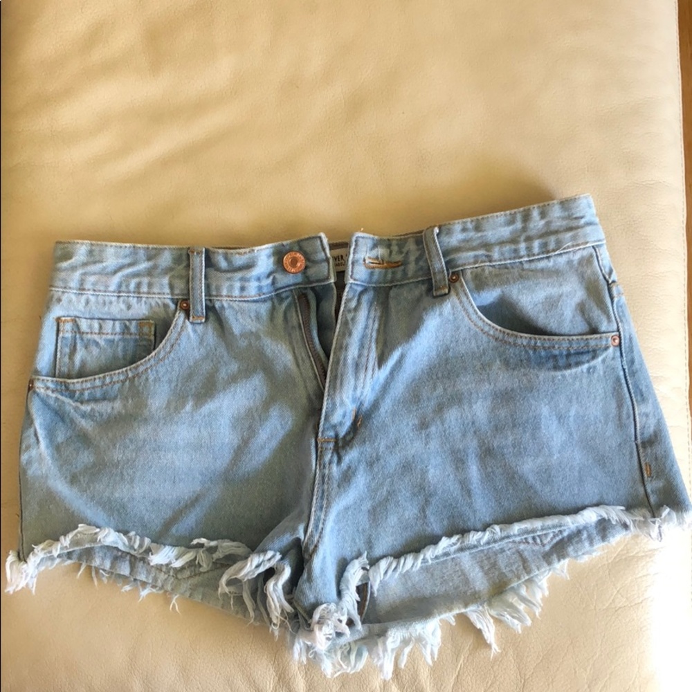 Light wash Denim Jean Frayed Shorts - Picture 6 of 6